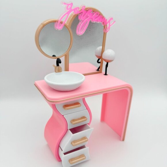 LOL Surprise! OMG House Of Surprises Dollhouse Replacement Pink Vanity Makeup - Picture 2 of 5